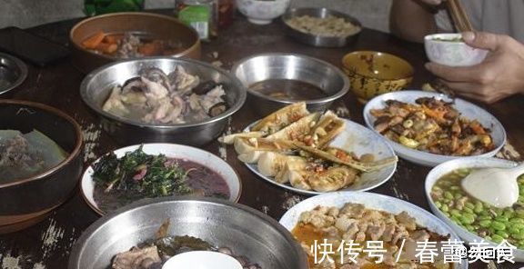 儿女吵着要回农村老家，公婆热情得恨不得杀猪招待，吃到打饱嗝