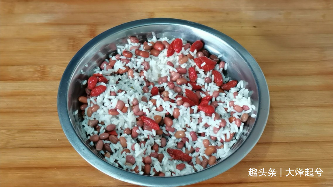 秋冬板栗营养,用板栗南瓜做解腻小甜品,香甜软糯,美味又可口