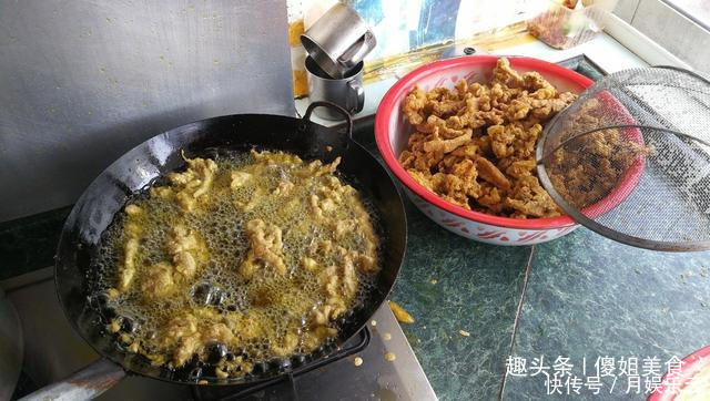 炸酥肉时，有人用面粉，有人用淀粉，都不对！大厨教你正确做法