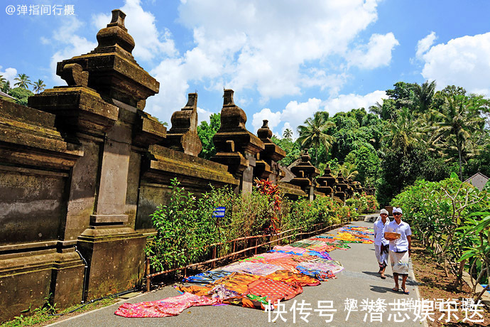 泉眼|巴厘岛“最虔诚”的寺庙，泉水千年奔涌不息，民众泡在水里祈祷