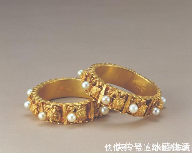 雍正@现代时尚设计师的灵感很多都来源于雍正《十二美人图》,不信你看