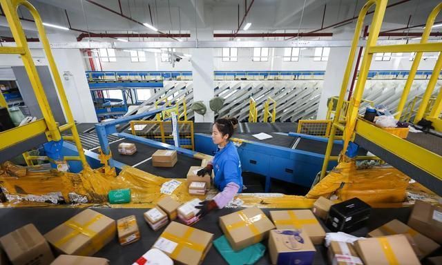 快递员|新规正式出台，事关320万人，快递小哥该不高兴了？