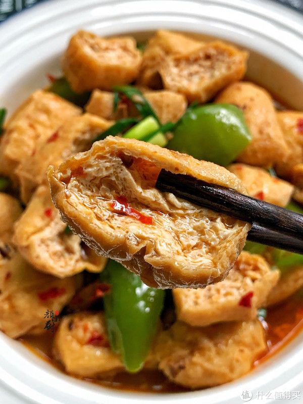 夏天|夏天记得多买它吃，切块加一物炒一炒，鲜香美味又简单，真好吃