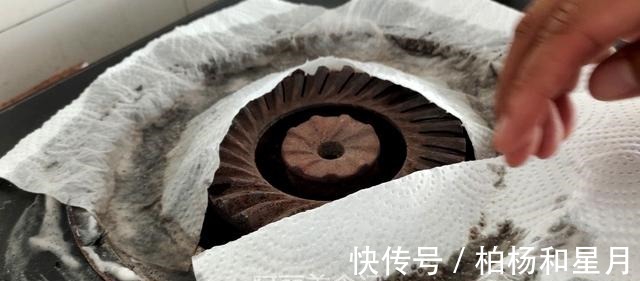 开支|今天才知道，把白醋倒在燃气灶上，一年省出好几百开支，方便实用！