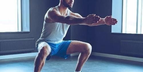 塑形|每天坚持做“深蹲”,能锻炼到这3个部位,减肥瘦身塑形