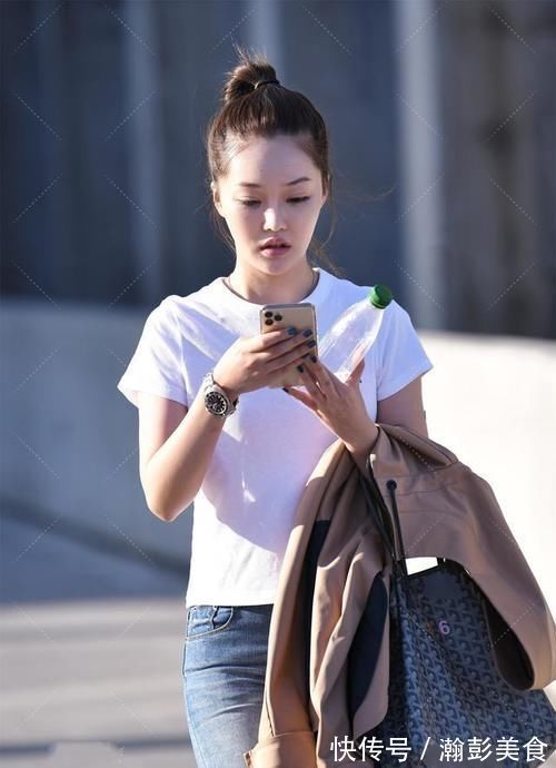 穿搭|气质女生的通勤风牛仔裤穿搭,兼具优雅与舒适,值得借鉴
