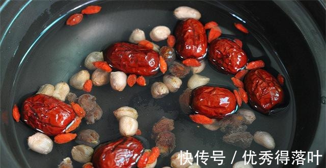 天气寒冷，吃鸽胜过鸡和鸭！上锅一蒸香气四溢，高蛋白好消化！