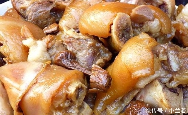 凑热闹|老妈生日,嫂子主动下厨,她上桌就板起了脸,你来凑热闹、评评理