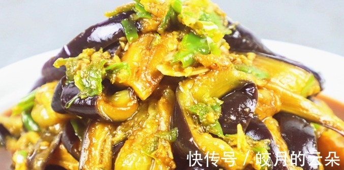 鲜嫩|蒸茄子时，别直接上锅蒸，多加这1步，茄子鲜嫩美味不发黑，真香！