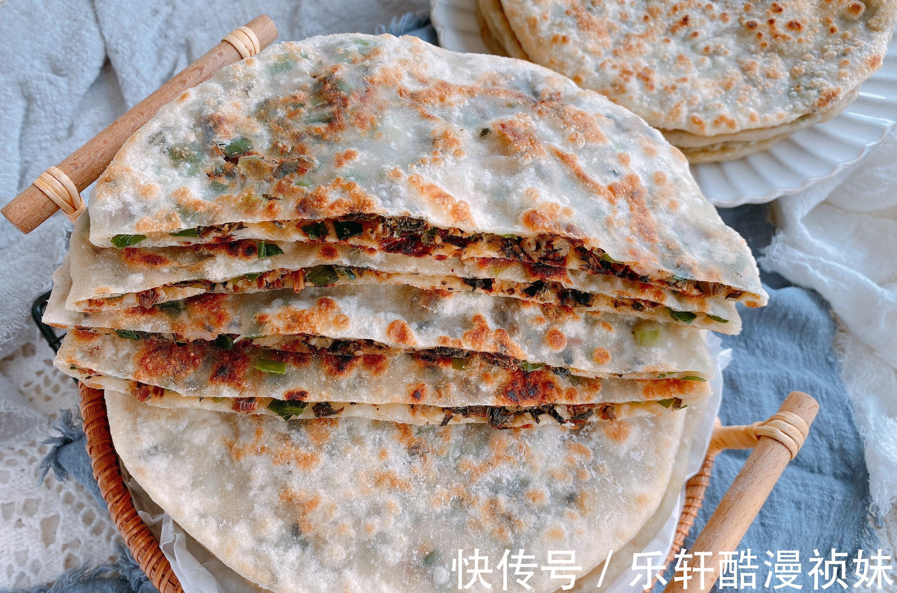 松软|浙江美食梅干菜饼,几十年老配方,馅料咸香,饼皮松软凉了也不硬