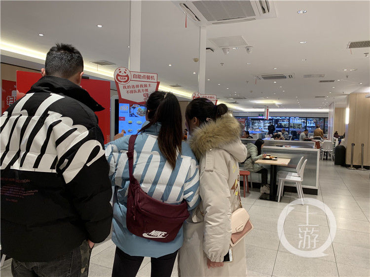 前台|肯德基“强推”手机扫码点餐？记者实地走访重庆多家门店