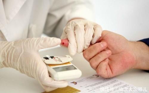 体内血糖升高,身体通常伴有4个标志,占的越多,尿毒症可能越大