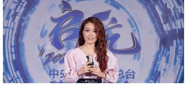 央视跨年晚会录制画面公开，意外暴露晚会主持阵容