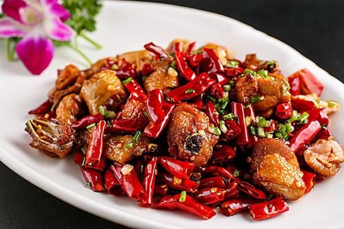  干辣椒段|辣子鸡丁，用鸡腿还是鸡胸？教你正确做法，鸡丁嫩滑好吃不发柴