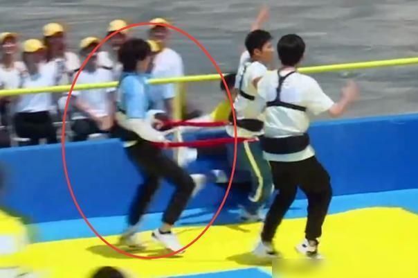 好兄弟 当全队要逮捕陈立农时,看到蔡徐坤的动作,真的是满屏写着拒绝