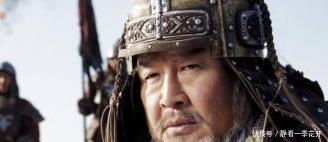 皇帝|皇帝生病大臣去看望，一位因太激动把脚崴了没去成，保住了一条命！