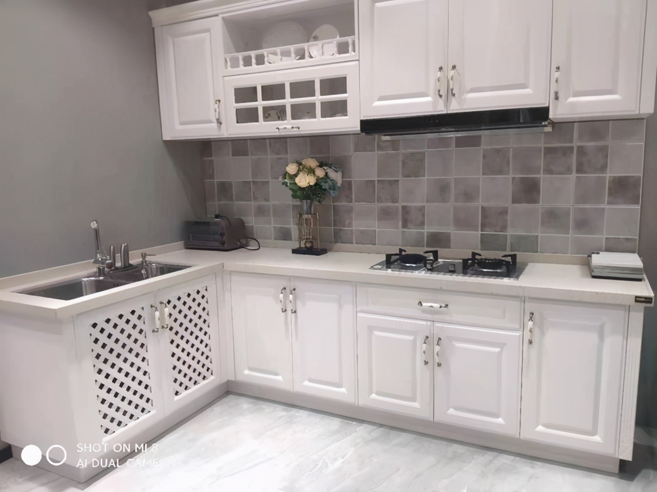 密度板|厨房不一定要做橱柜,炒菜做饭这样“弄”,高级美观又耐用