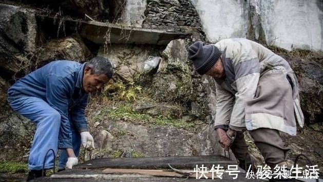 释觉定@隐居深山的老僧：潜心向佛，63年不吃油盐，一件衲衣穿43年