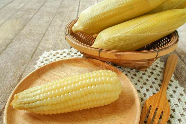 保存玉米，直接放冰箱，还是煮熟再冷冻教你一招，新鲜不变味