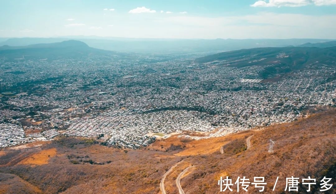 墨西哥!这本书不到8万字,让我们看到孤独是人生的常态