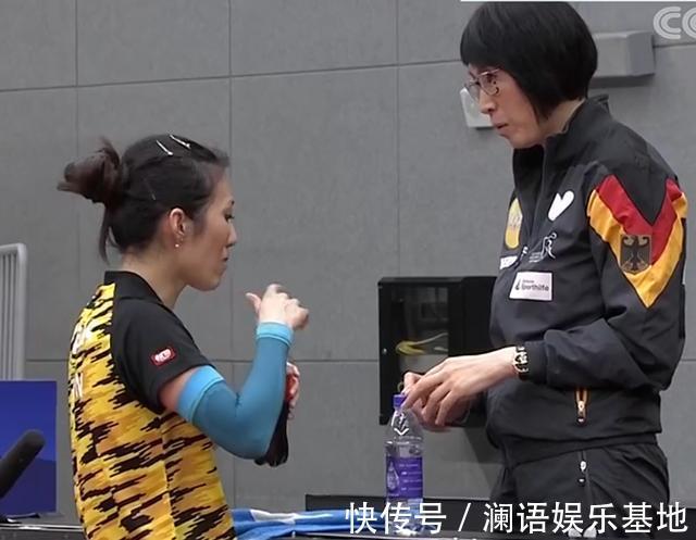 伊藤美诚|37岁女乒世界杯第四名，一块破球拍没有赞助，教练衣服洗得泛白