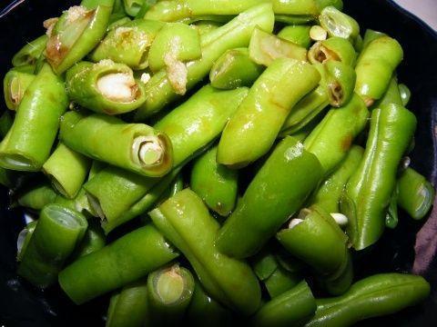 香椿|长期做饭的人要注意2种蔬菜，别忘了焯水，避免食物中毒