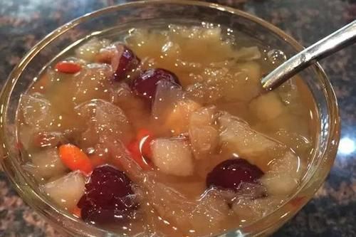 女性朋友|枸杞生吃好,还是泡水好?医生:吃对是养生,吃错反伤身