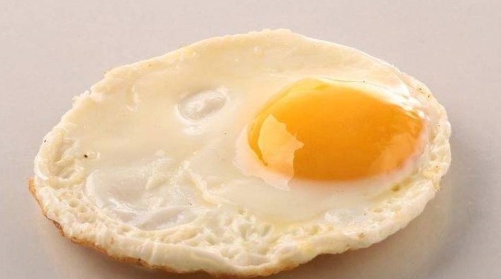 荷包蛋|荷包蛋总是煎不好教你一招，煎出来的鸡蛋又圆又嫩，还不粘锅！