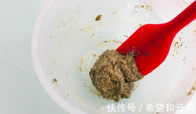 鸡蛋黄|香浓可口的黑芝麻饼干,制作简单,美味又健康!