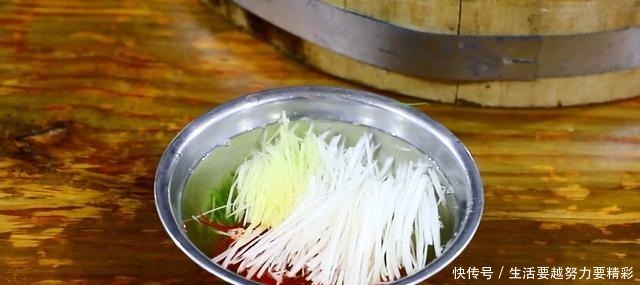 鱼适合|清蒸鲈鱼要多久冷水上锅还是开水上锅鱼肉鲜香嫩滑有诀窍