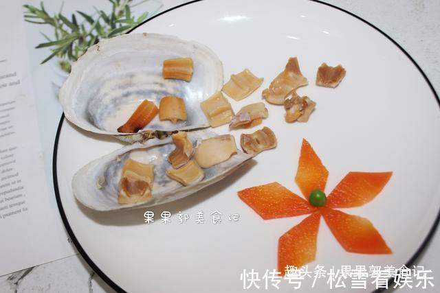 没回娘家，没回婆婆家，和女儿两个人，在异乡的一顿年夜饭，心酸