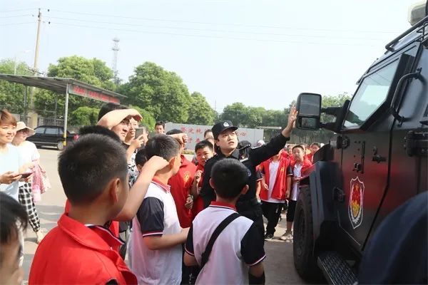 零距离|小学生走进济源公安特警支队，近距离感受特警风采