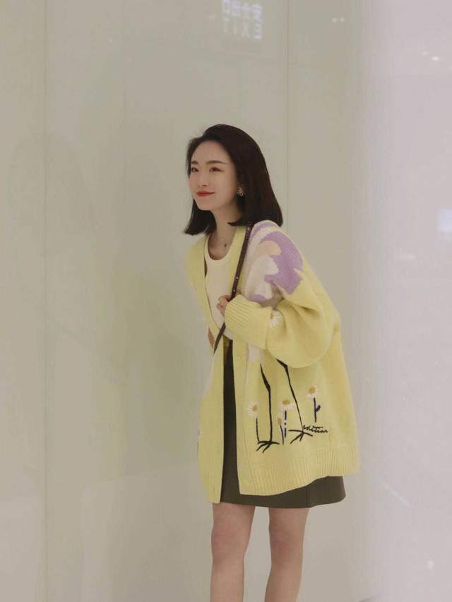 半身裙|秋季,针织衫怎么穿才高级?搭配半身裙或牛仔裤优雅洋气,超好看