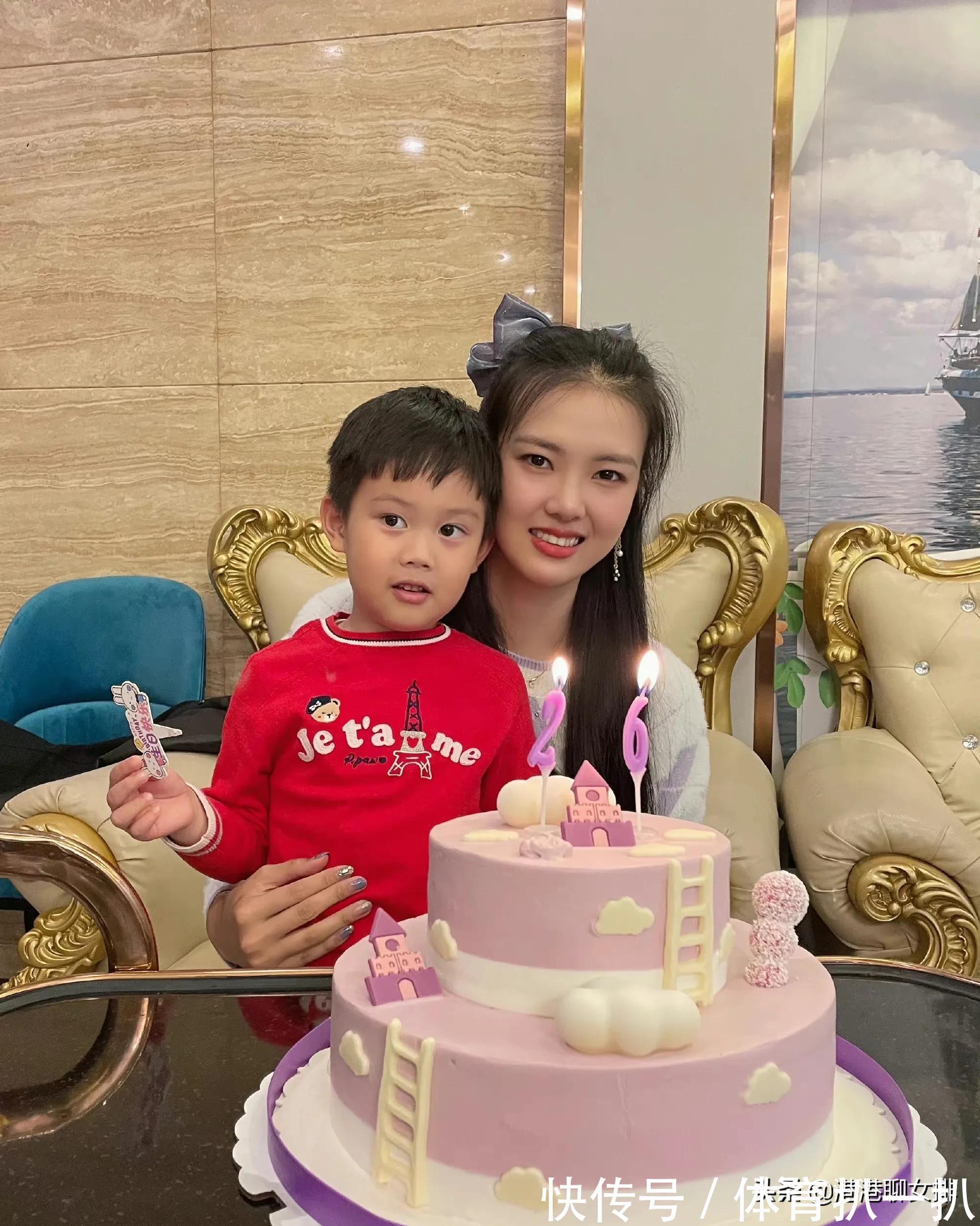 张常宁|张常宁发文庆祝生日,旁边的小孩实力抢镜,球迷:开心之余要努力