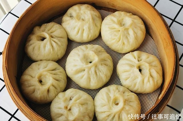 豆角别再炒着吃了,加些粉条蒸成大包子,全家都爱吃,太香了!