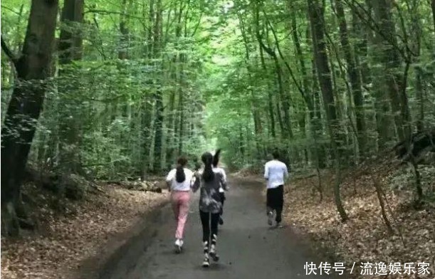 远离湿气，请记住，早晚三不要，保持两充足，湿气会慢慢溜走