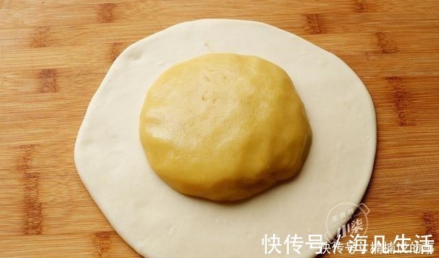 一口酥,做法简单无难度,外酥里软一口一个,越吃越香,太解馋了