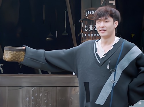 顶级流量 《向往的生活》由张艺兴掏鸡蛋,论爱豆的出圈之道,需要自我突破