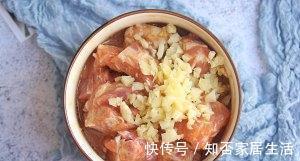 不能出门在家吃什么简单美味又营养？送您嫩滑又多汁的南瓜蒸排骨