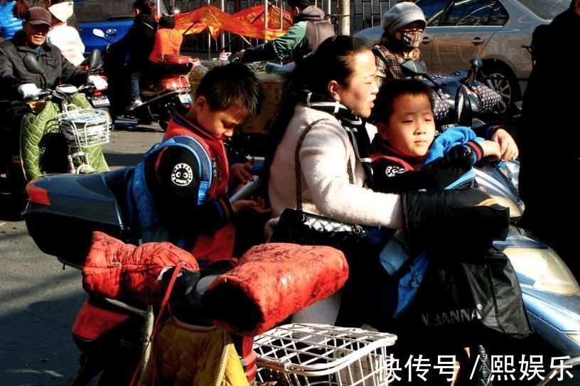 工作|95后全职妈妈占比82%,宝妈为孩子放弃工作,却被误解是懒