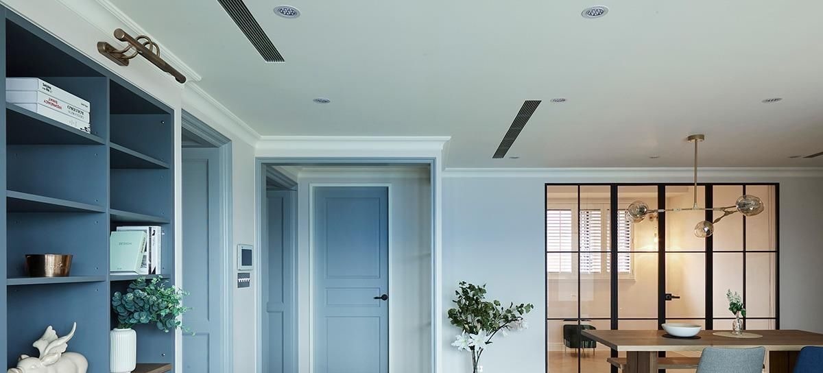 卧室床|她家122㎡的房子一入户就把人迷住,全屋堪比电影中的场景,太美了