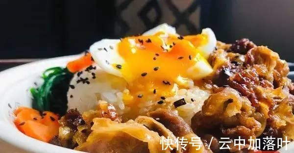 这菜10分钟一锅端,连吃一周也不腻!好吃还管饱,懒得洗碗就做它!