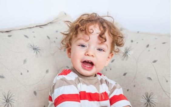 睫毛根|宝宝爱揉眼睛这个小动作，妈咪要重视