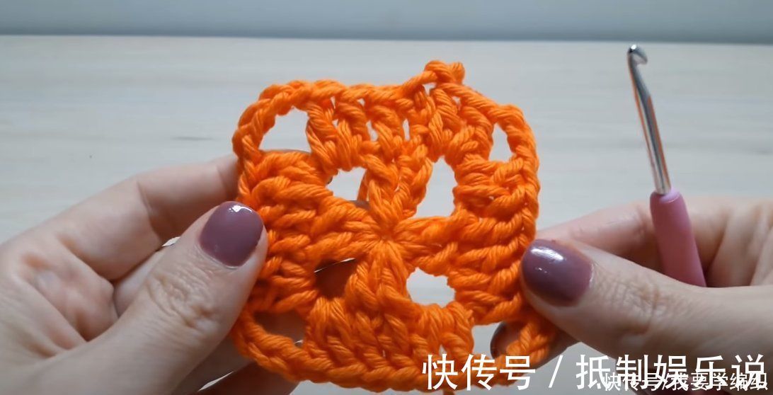 式样|清新简约的钩针方片,可当坐垫或做成抱枕,镂空条三角拼接片教程