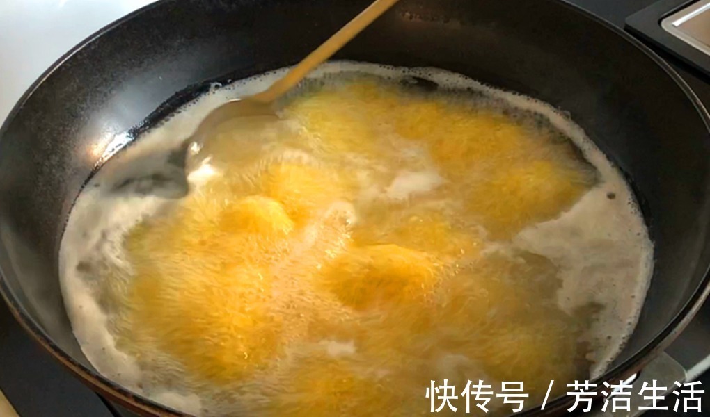 熬小米粥时,最忌直接下锅,多加一步,米油浓厚,香糯好喝