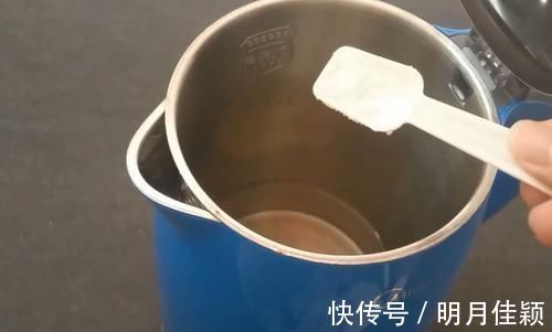 回家|赶紧在水壶里撒一勺盐,没想到作用这么大,看完回家试一试