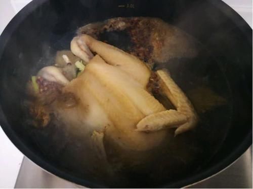 鸡肉|白切鸡烹饪要点，焯水最关键，皮脆肉嫩，没腥味