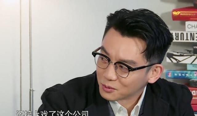 跑男的全员戴眼镜，蔡徐坤儒雅，黄旭熙阳光，唯独baby特别