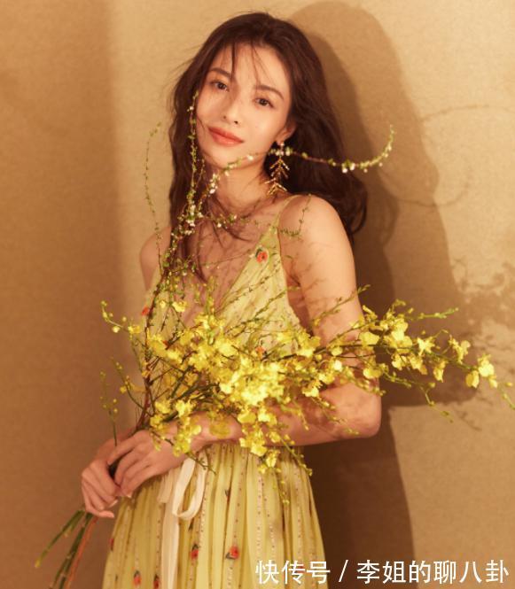 直发|普通女生脸上有3个特点,很适合微卷发,都不用去做发型了