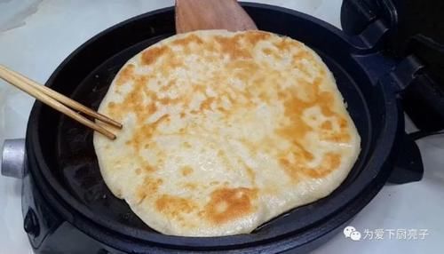 面团|烙饼这样做才好吃，开水一烫，张张柔软又劲道，比手抓饼还好吃